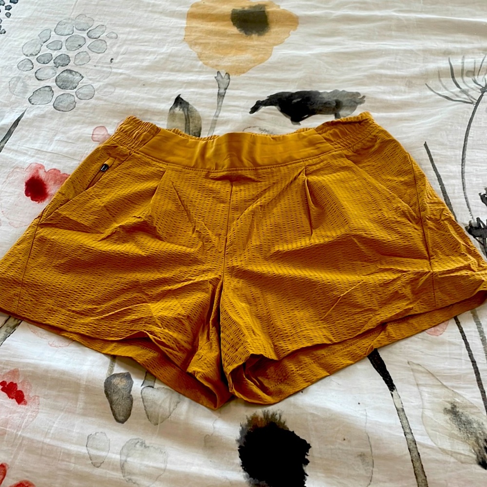 Athleta Brooklyn Shorts size Medium